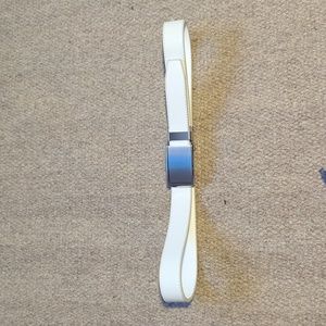 Mens white leather click track adjustable belt (approx 34 to 26 in)